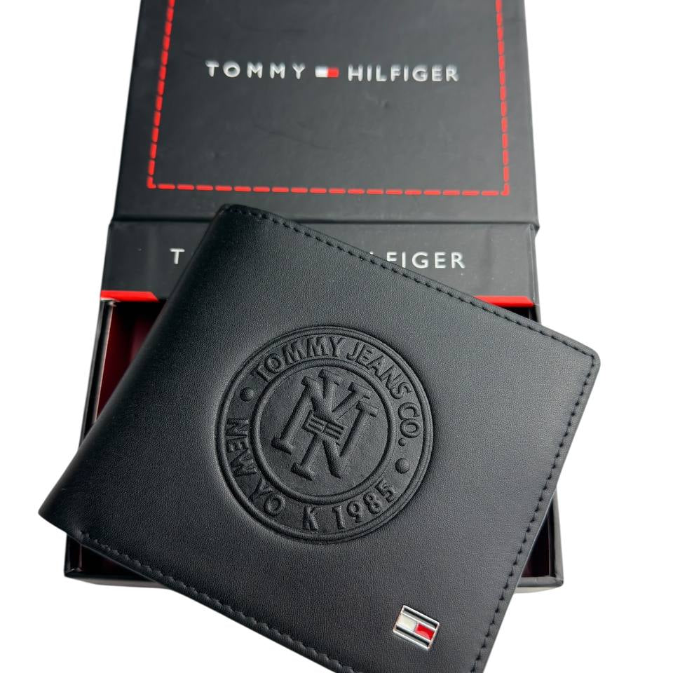 Tommy Hilfiger Leather Bifold Wallet with Embossed Heritage Crest 💼 🗽 🧵