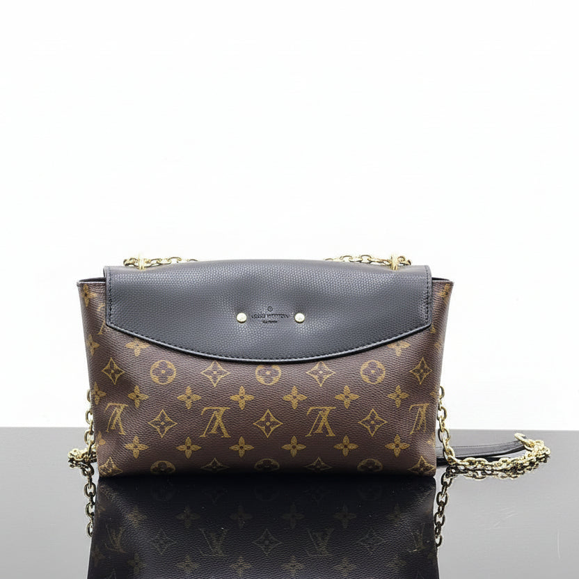 Louis Vuitton Monogram and Black Leather V-Flap Chain Shoulder Bag 👜✨👑