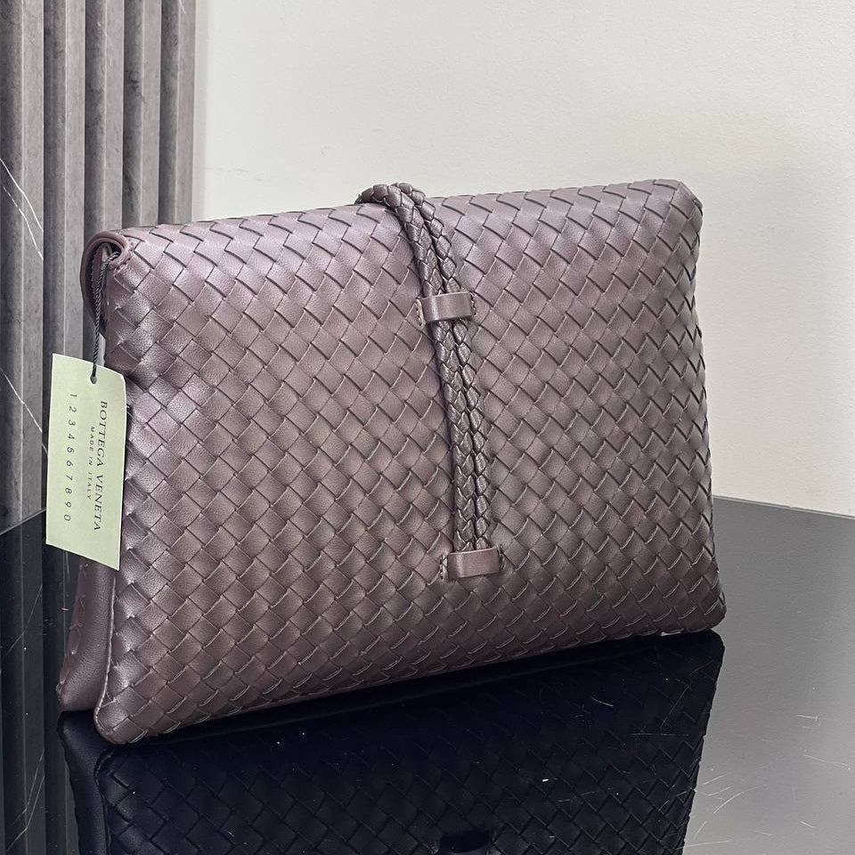 Bottega Veneta Intrecciato Leather Shoulder Bag with Horseshoe Hardware 👜✨🤎