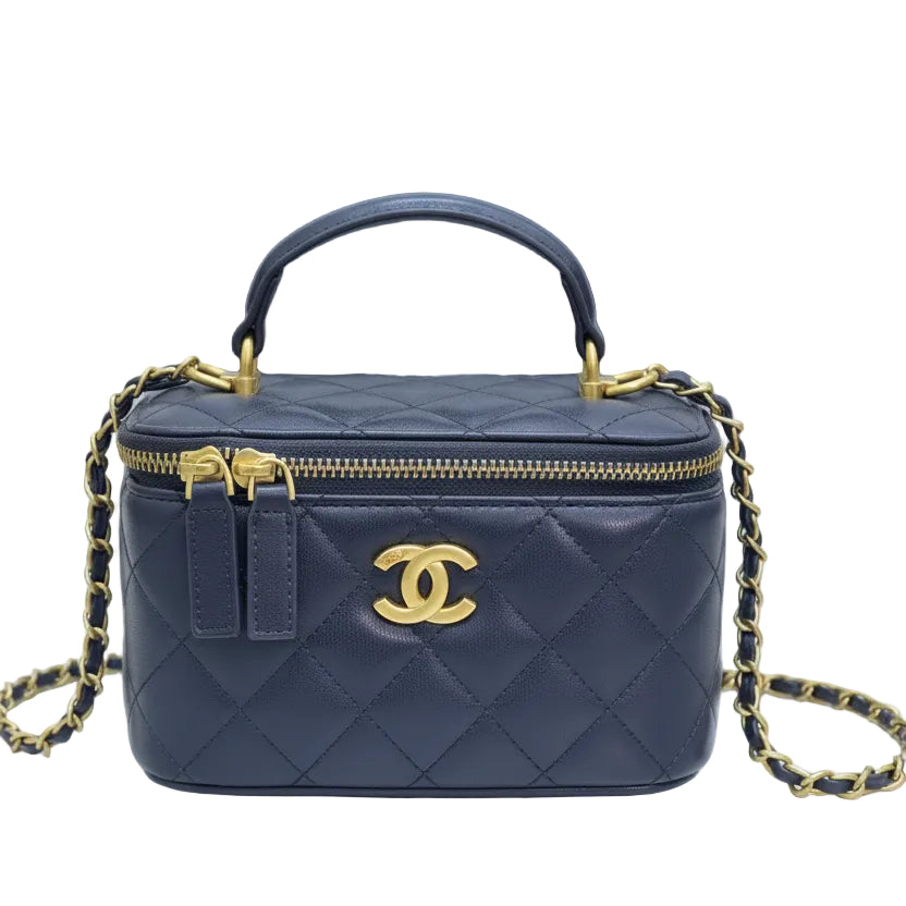 Chanel Quilted Leather Vanity Case with Gold-Tone Hardware ✨👜🖤