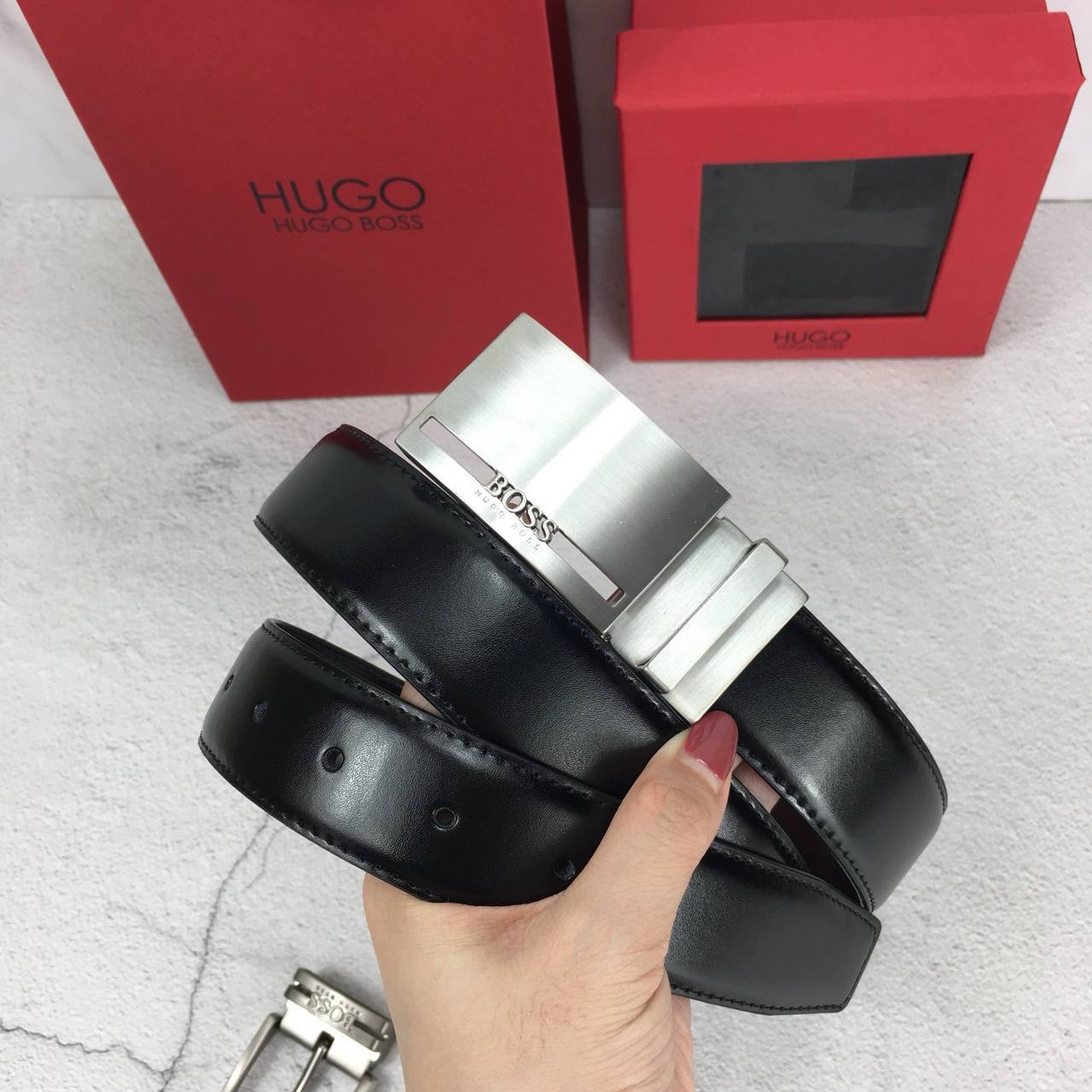 Hugo Boss Men’s Reversible Leather Belt Gift Set with Interchangeable Buckles 💼🐂✨