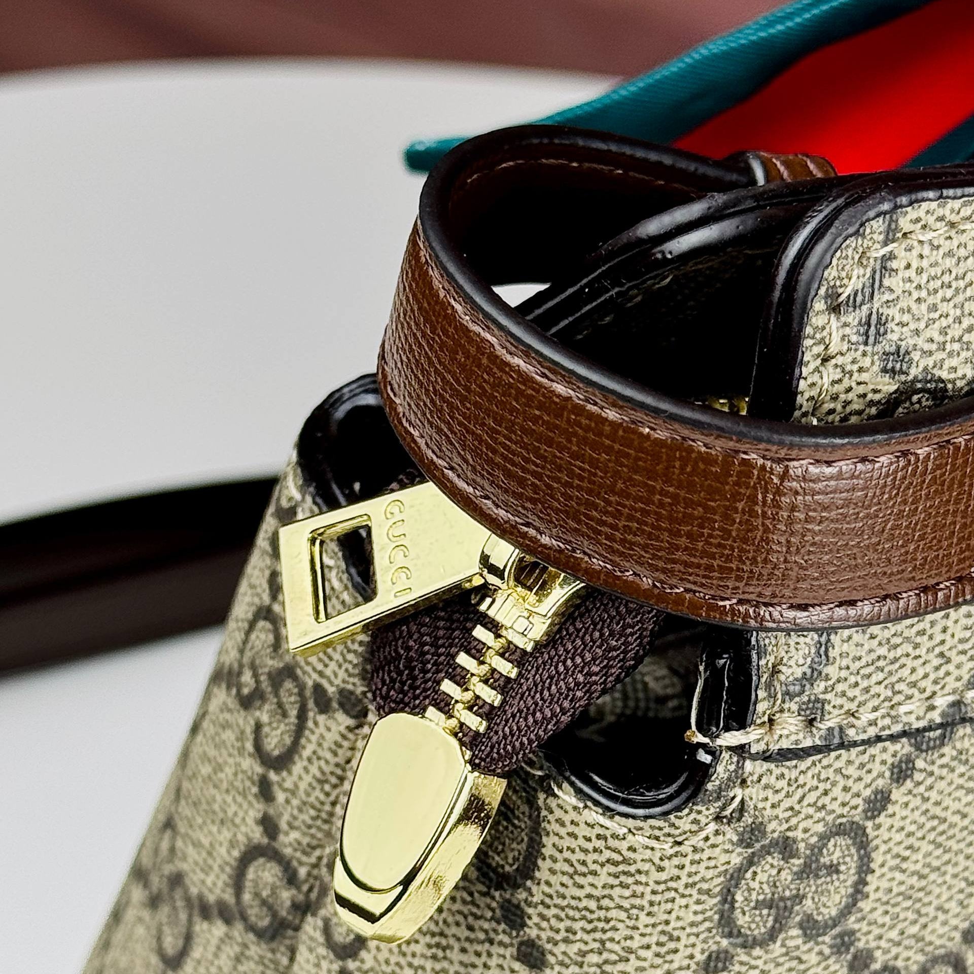 👜 Luxurious Gucci GG Supreme Top Handle Bag with Silk Scarf Accent 🤎✨