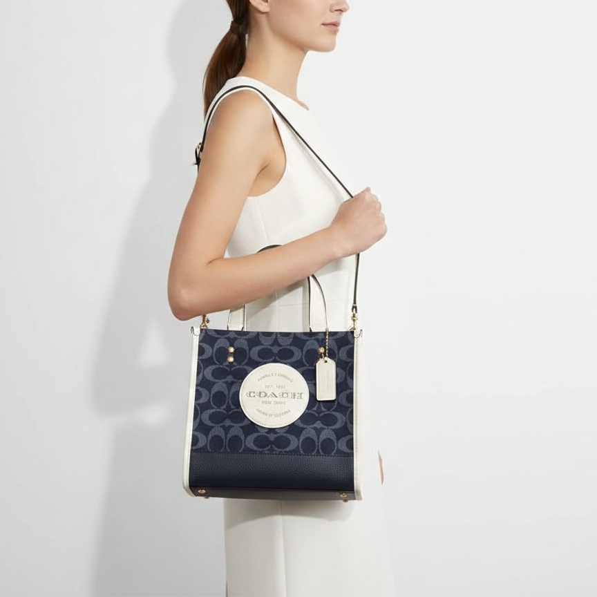 COACH Signature Canvas Monogram Tote 👜✨