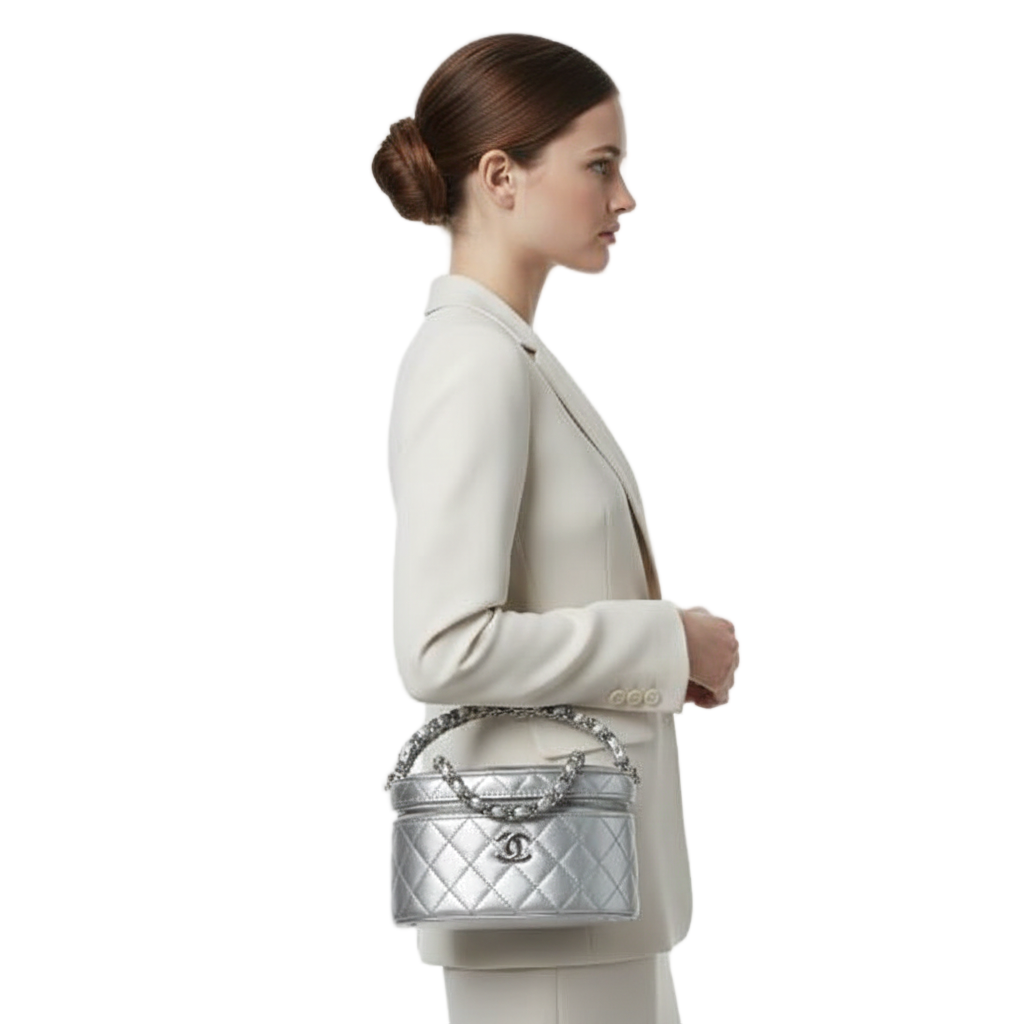 Chanel Metallic Silver Vanity Bag with Quilted Leather ✨🩶👜