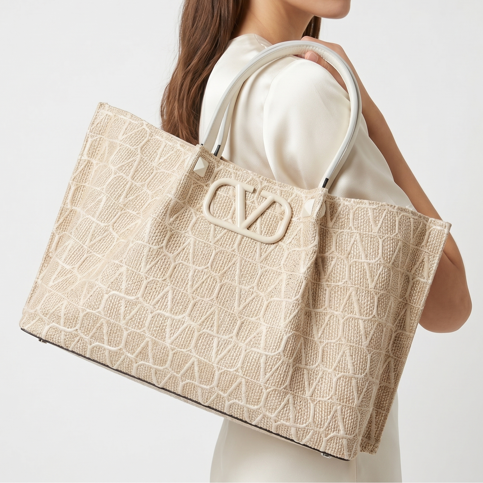 VALENTINO Beige & White Bag 🤍✨