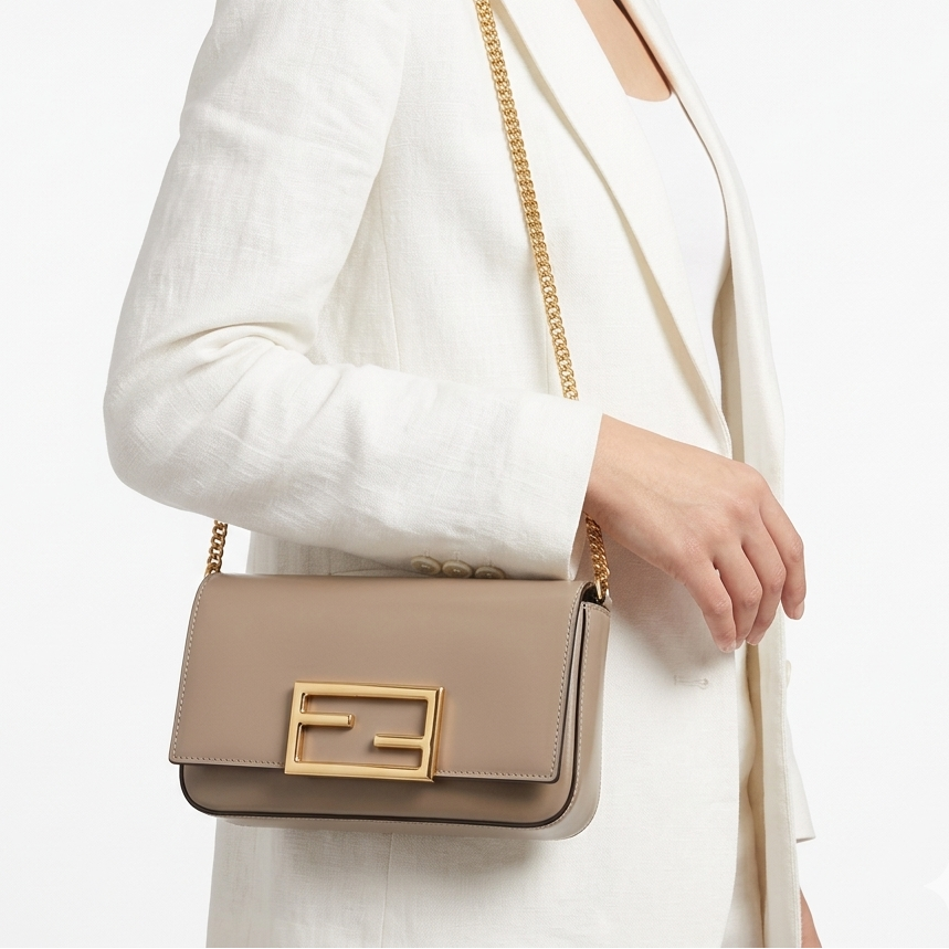 Fendi Beige Baguette 🥖 Chic Fendi 👜
