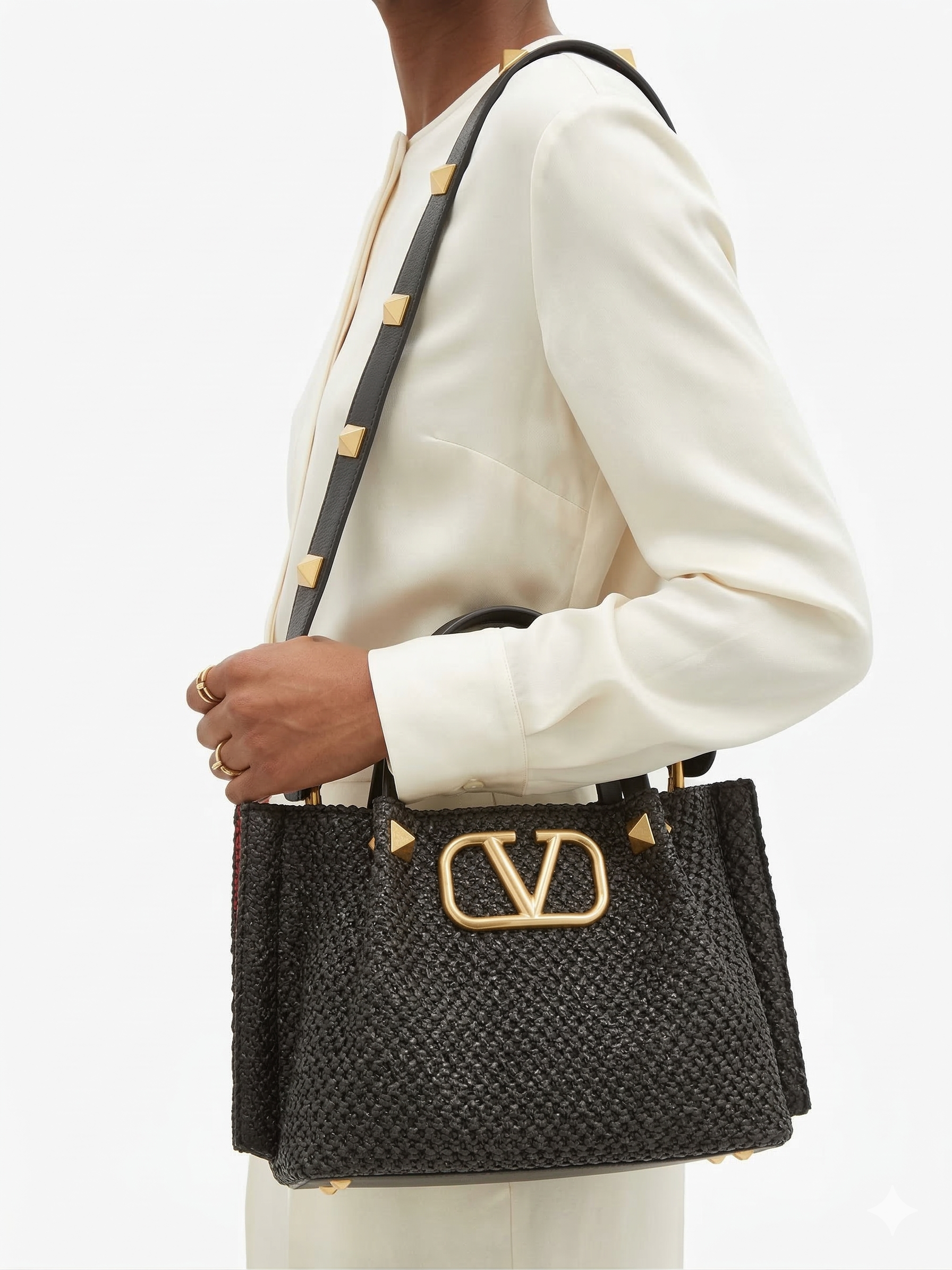 VALENTINO: Top Quality Bag 🖤🤍🤎