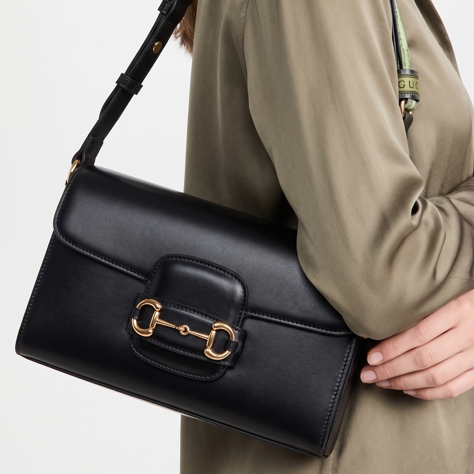 Gucci Horsebit Shoulder Bag in Sleek Black Leather 👜✨