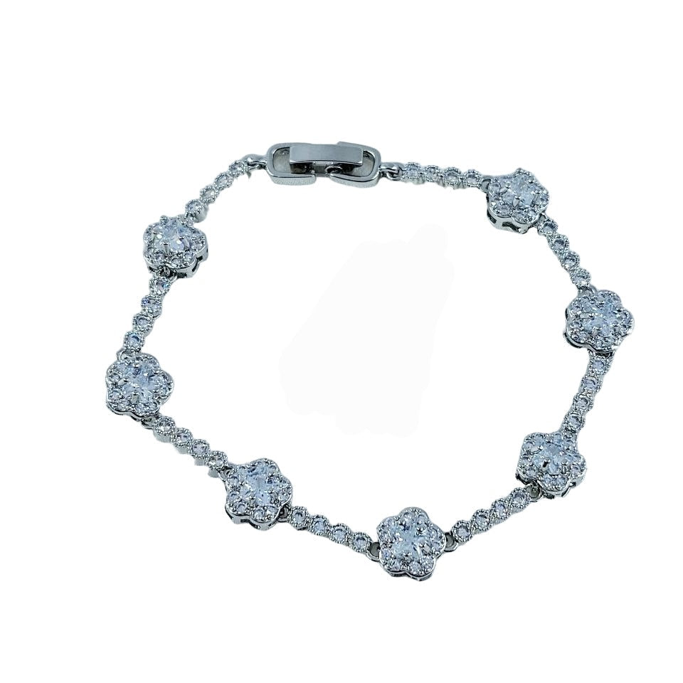 🌸 Sparkling Pave Flower Link Bracelet in Silver Tone ✨💎
