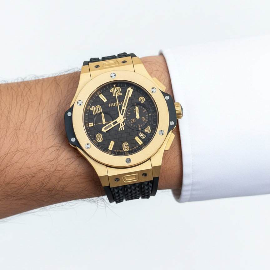 Hublot Men's Gold & Black Rubber Watch ⌚🖤🪙