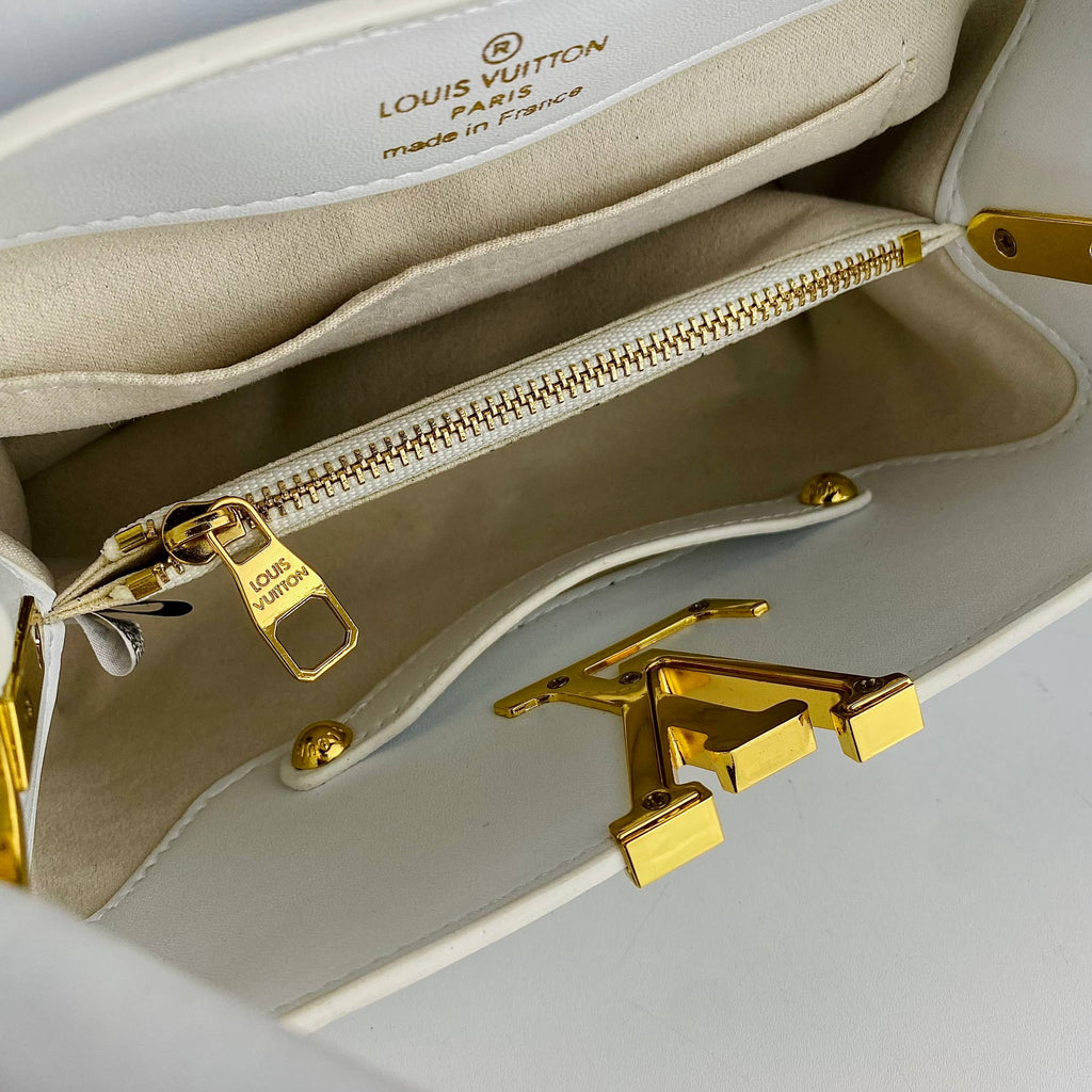 Louis Vuitton Floral Print Handbag with Gold Hardware 🌸👜