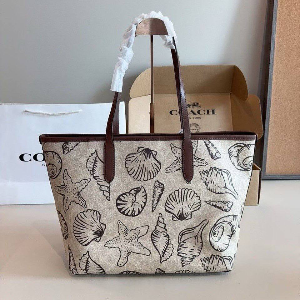 COACH: Signature Carryall Tote 👜✨