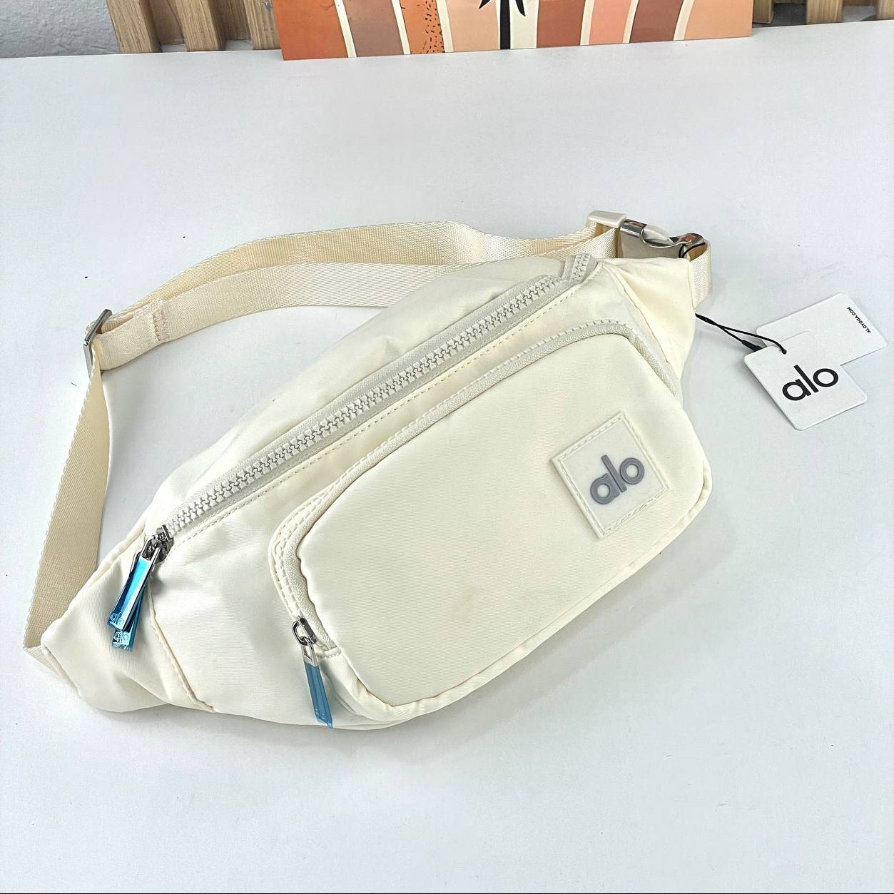 Alo Yoga Essential Belt Bag in Winter Ivy Green 🌿✨