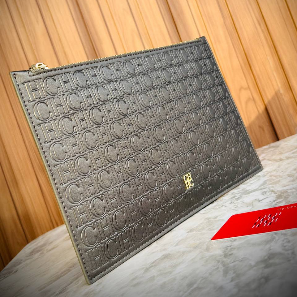 C.H Clutch: Sophisticated Carryall 🖤👜💼