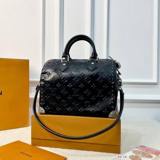 Louis Vuitton Monogram Empreinte Studded Speedy Bandoulière Bag 👜✨🖤