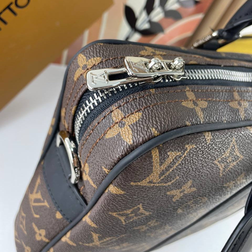 Louis Vuitton Monogram Briefcase with Detachable Strap 💼✨