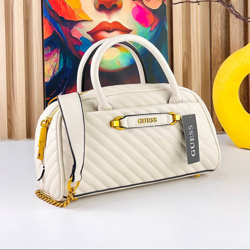 GUESS Black & White Bag 🖤🤍 Chic Carryall