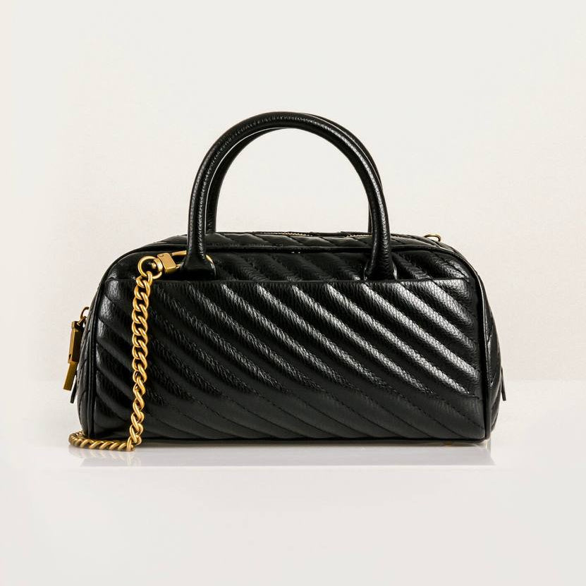 GUESS Black & White Bag 🖤🤍 Chic Carryall