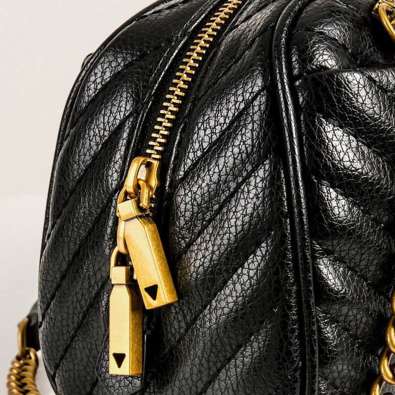 GUESS Black & White Bag 🖤🤍 Chic Carryall