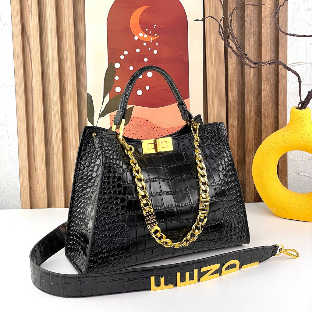 Fendi Black Signature Tote 🖤