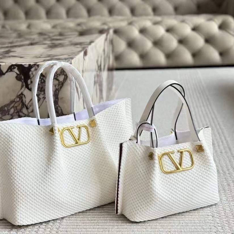 VALENTINO: Top Quality Bag 🖤🤍🤎