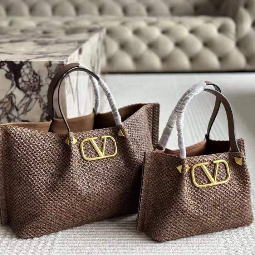VALENTINO: Top Quality Bag 🖤🤍🤎
