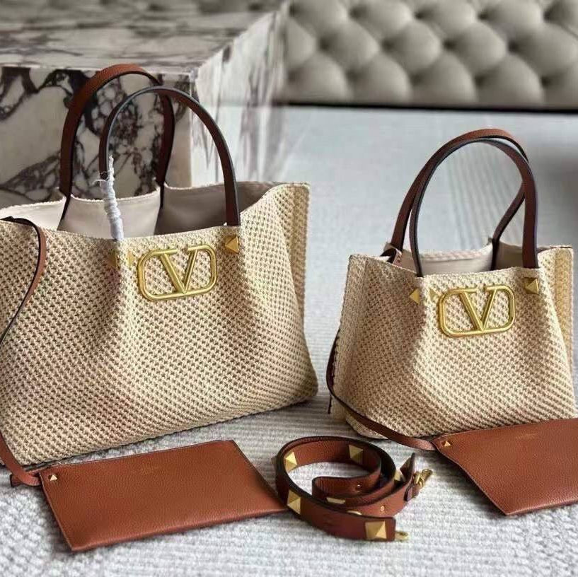 VALENTINO: Top Quality Bag 🖤🤍🤎