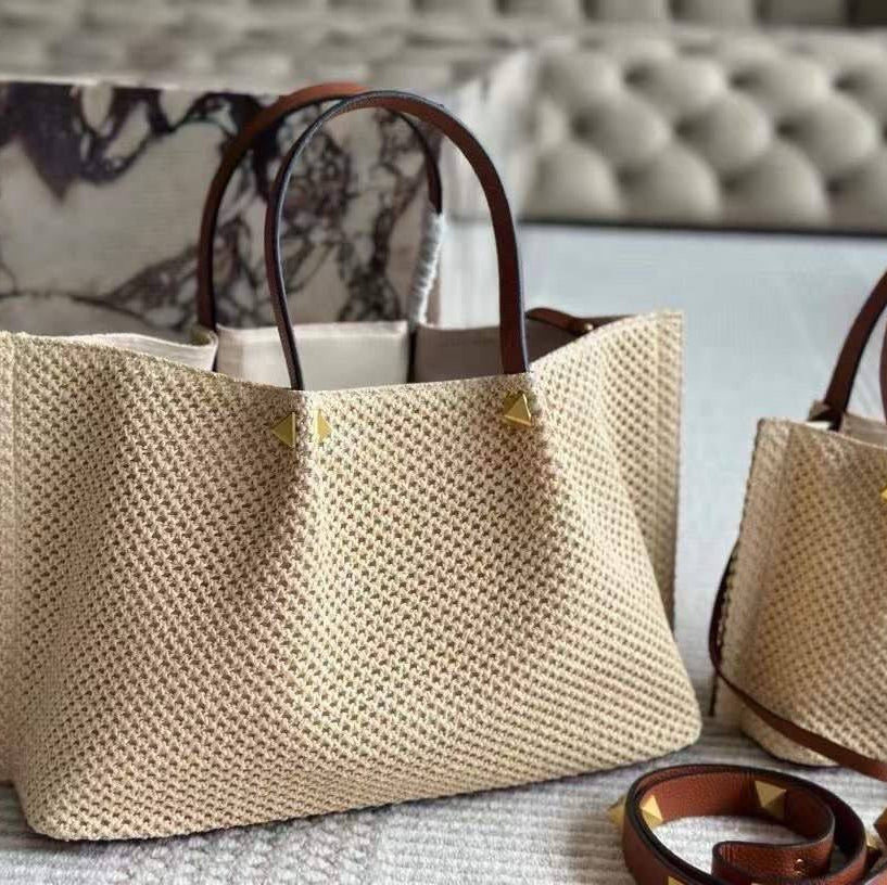 VALENTINO: Top Quality Bag 🖤🤍🤎