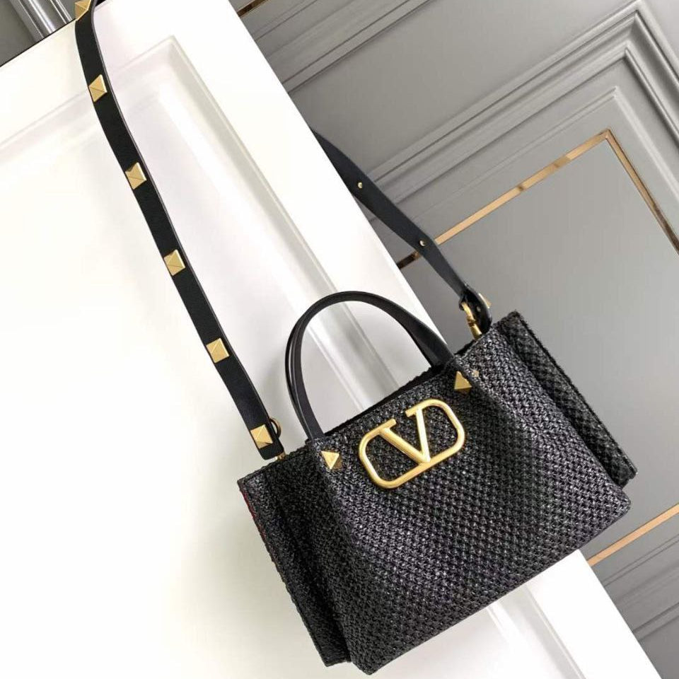 VALENTINO: Top Quality Bag 🖤🤍🤎