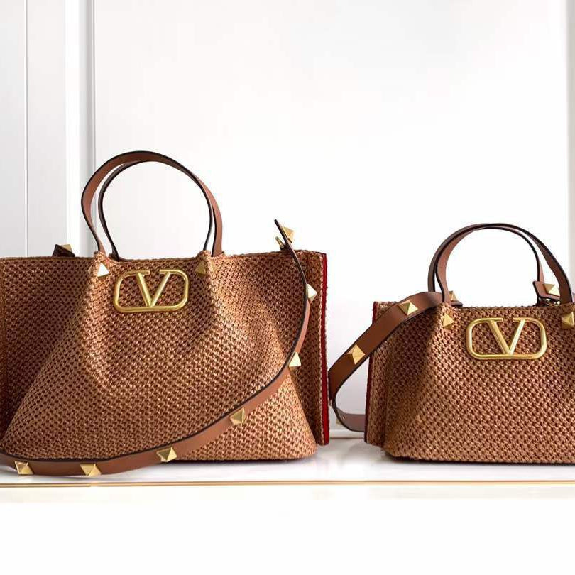 VALENTINO: Top Quality Bag 🖤🤍🤎