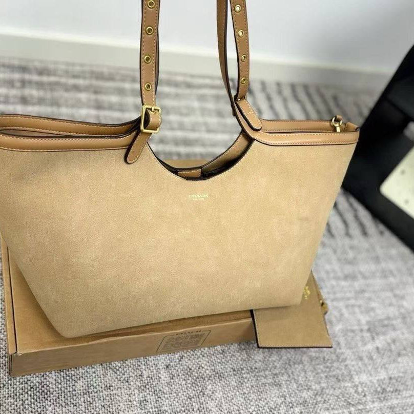 COACH: Timeless Elegance Bag 🖤👜🤎