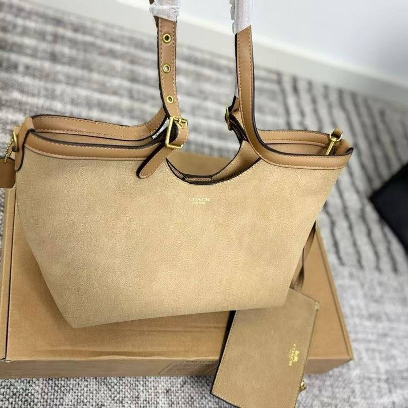 COACH: Timeless Elegance Bag 🖤👜🤎