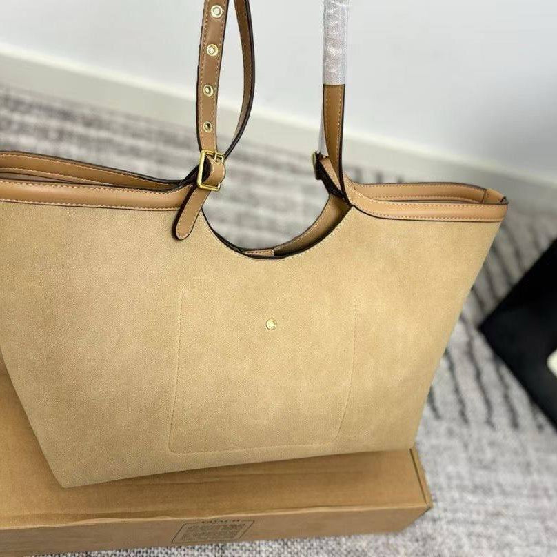 COACH: Timeless Elegance Bag 🖤👜🤎