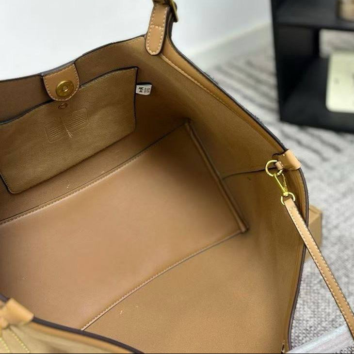 COACH: Timeless Elegance Bag 🖤👜🤎
