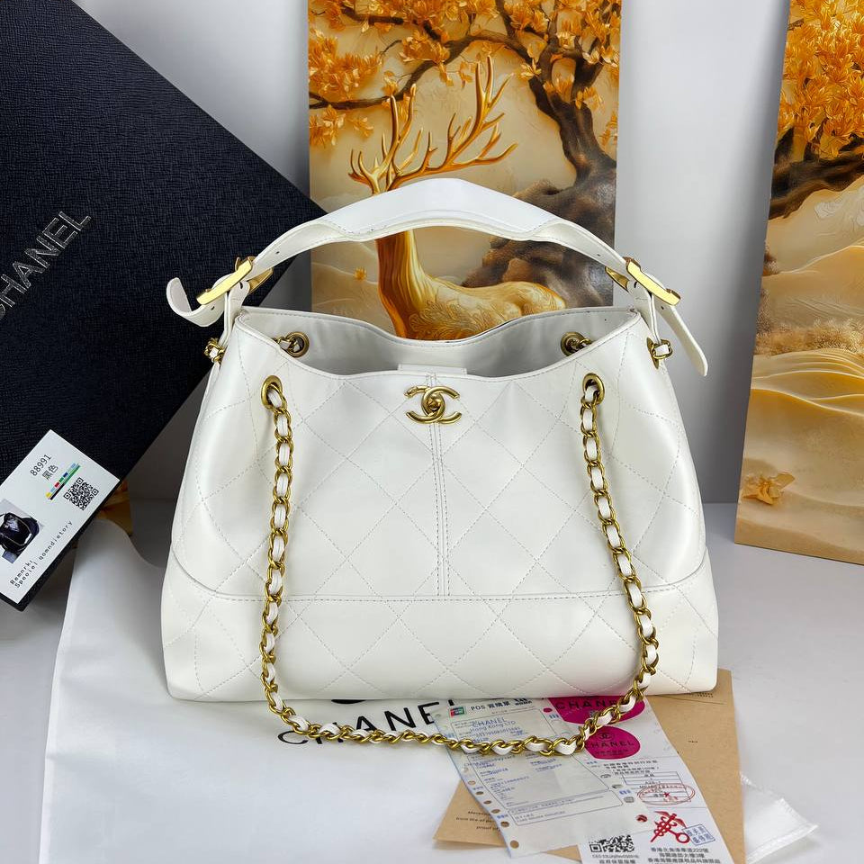Chanel Quilted Shoulder Bag with Gold Chain Detail 👜✨