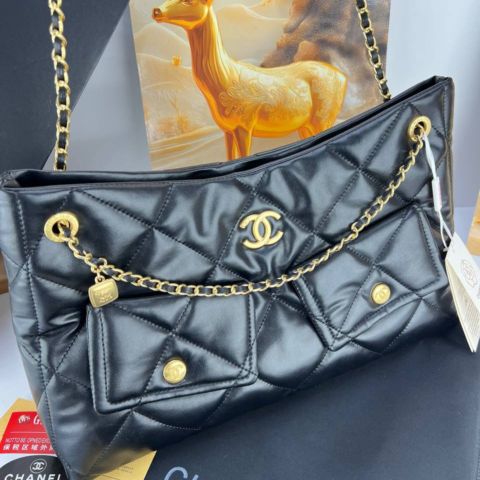 Chanel Quilted Shoulder Bag with Gold Chain Detail 👜✨