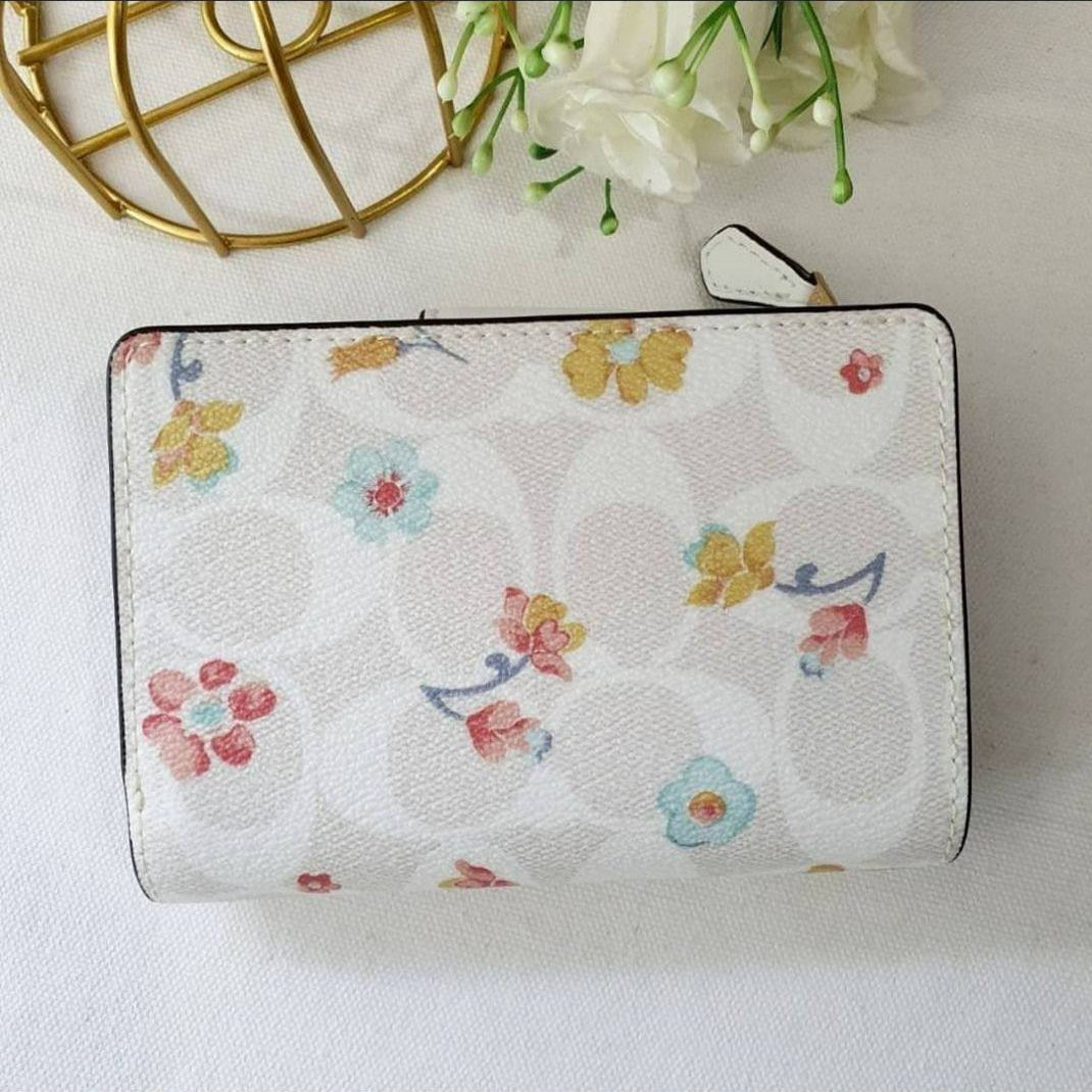 Coach Floral Print Signature Canvas Wallet in Chalk Multi 🌸✨