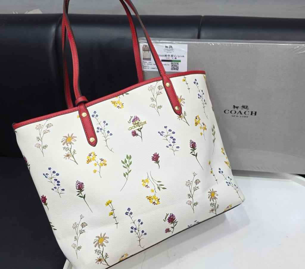 Coach Flamingo Print Tote Bag with Matching Pouch 🦩🌸👜