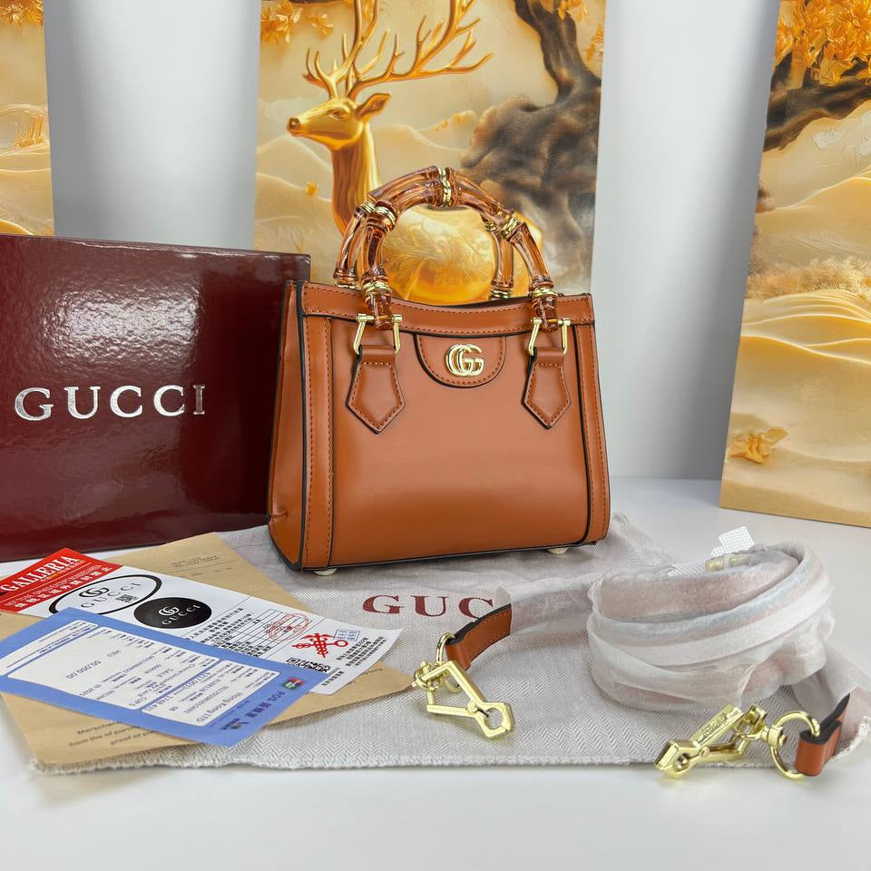 Gucci Bamboo Handle Handbag with Gold Tone Hardware 👜✨