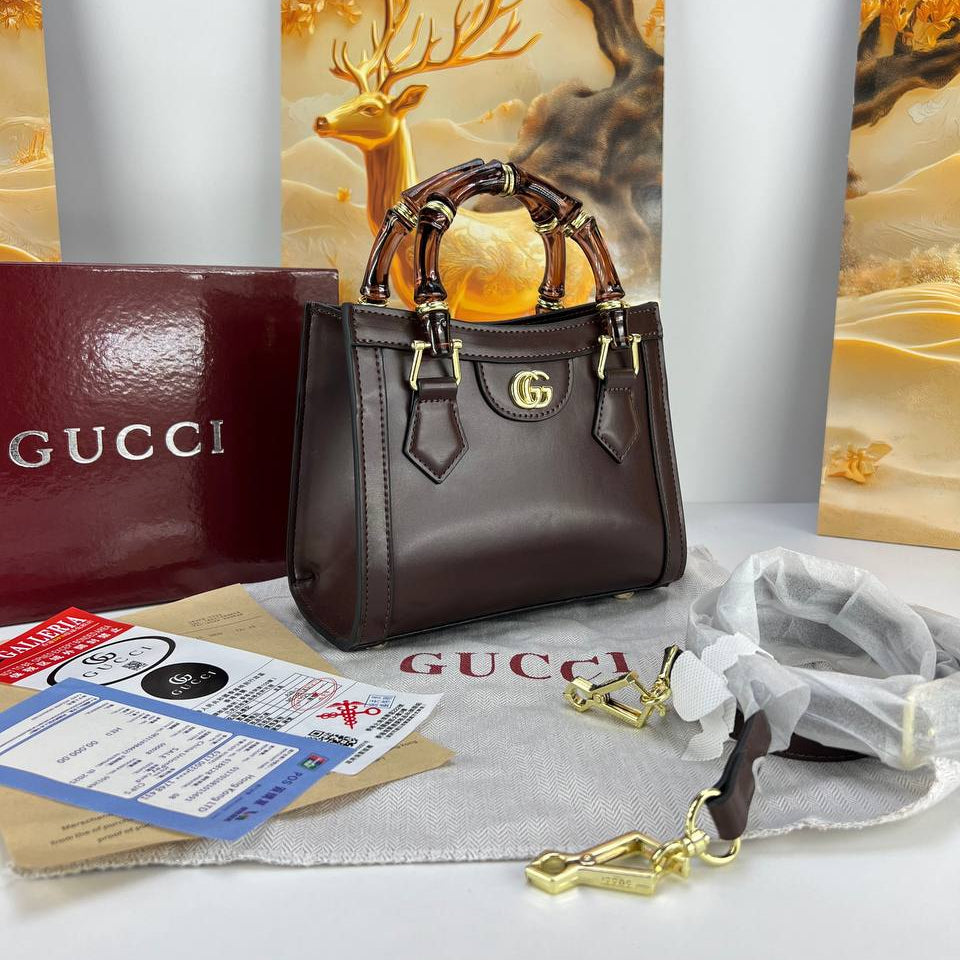 Gucci Bamboo Handle Handbag with Gold Tone Hardware 👜✨