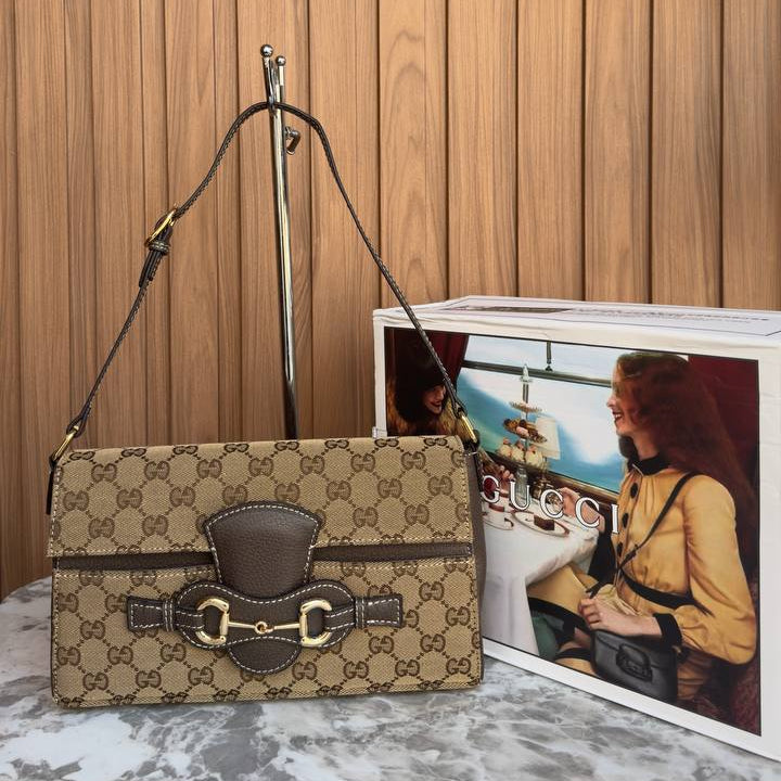 Gucci Horsebit Shoulder Bag in Sleek Black Leather 👜✨