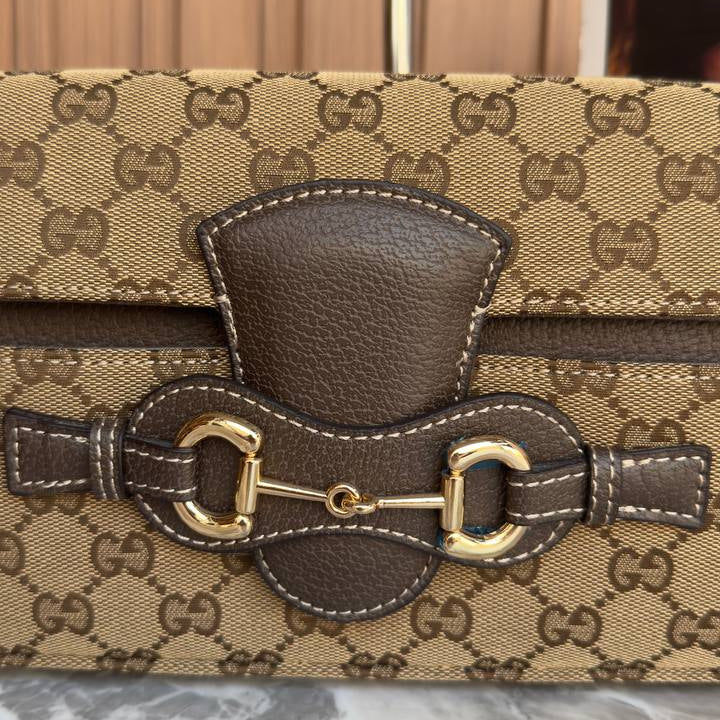 Gucci Horsebit Shoulder Bag in Sleek Black Leather 👜✨