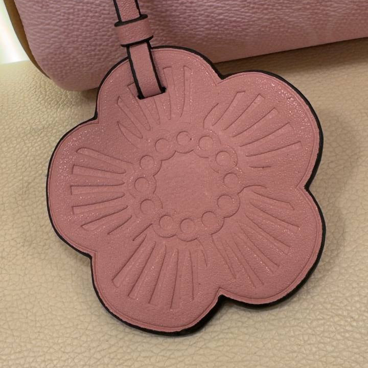 Coach Pink Floral Charm Leather Handbag with Gold-Tone Hardware 🌸👜