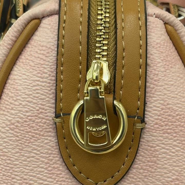Coach Pink Floral Charm Leather Handbag with Gold-Tone Hardware 🌸👜