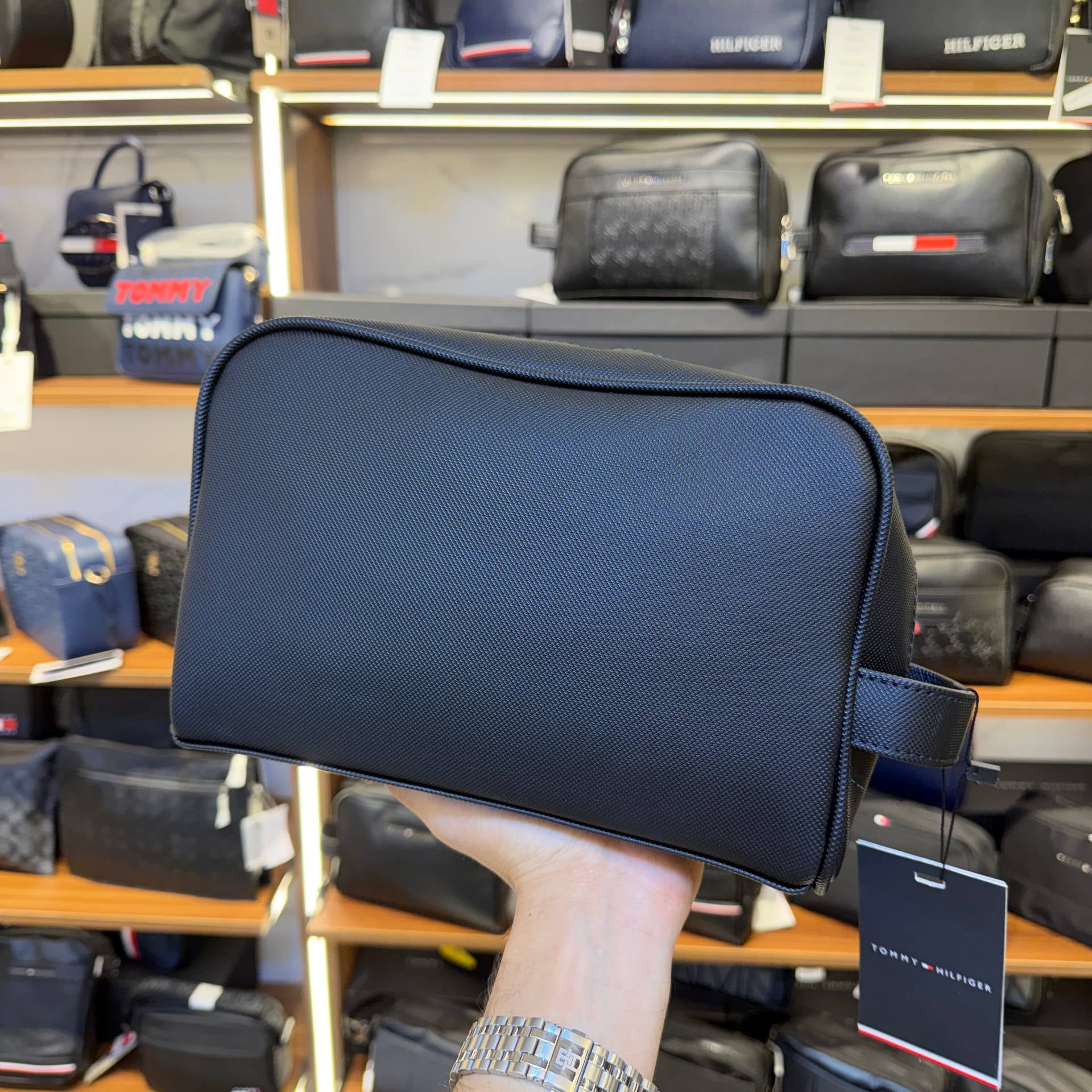 Tommy Hilfiger Signature Stripe Toiletry Bag in Black ✈️💼