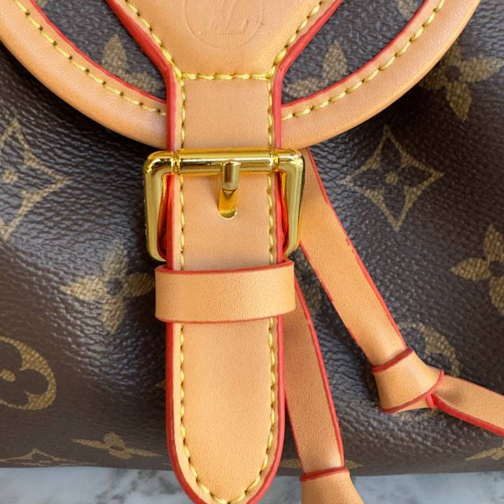 Louis Vuitton Monogram Handbag with Gold-Tone Chain Details 👜✨