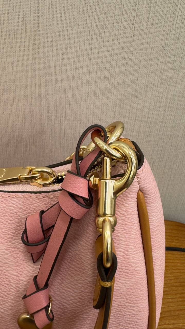 Coach Pink Shoulder Bag with Floral Charm and Gold Hardware 🌸👜