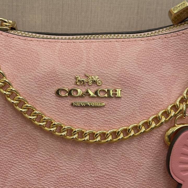 Coach Pink Shoulder Bag with Floral Charm and Gold Hardware 🌸👜