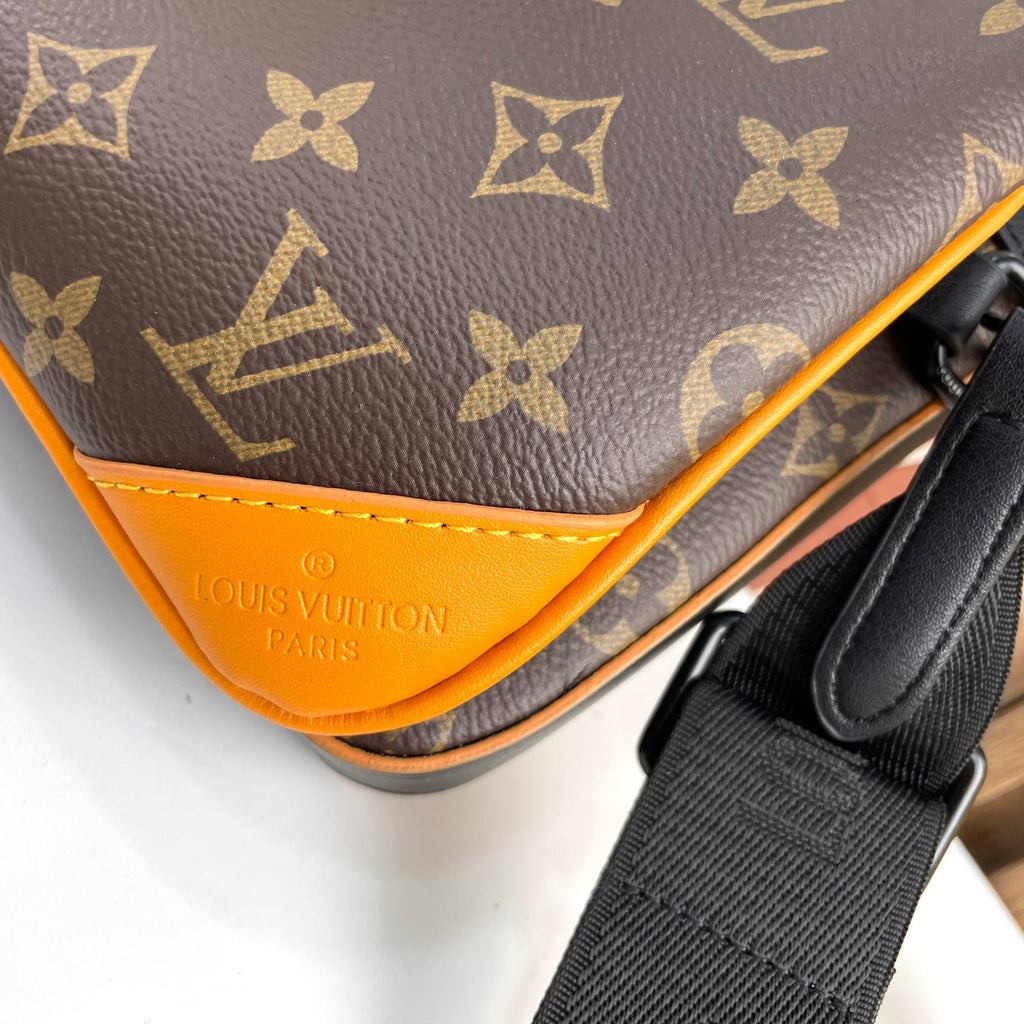 Louis Vuitton Monogram Canvas Crossbody with Detachable Pouch 👜✨