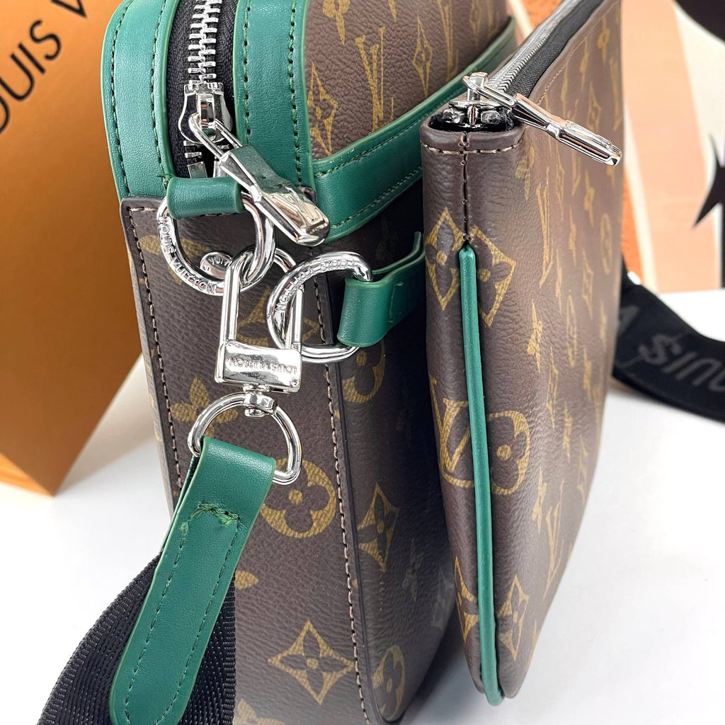 Louis Vuitton Monogram Canvas Crossbody with Detachable Pouch 👜✨
